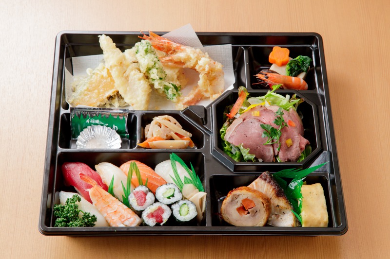 会議や会食弁当に、、雅～みやび～2,000円（税別）お寿司、天ぷら、ローストビーフなど、、