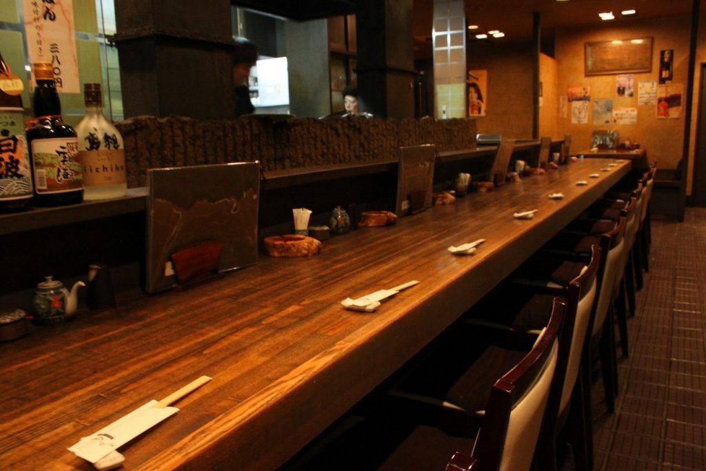 Counter seats and sunken kotatsu tables (2nd floor) are available.