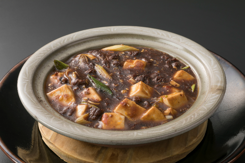 Simmered spicy tofu served in a clay pot is also their specialty.